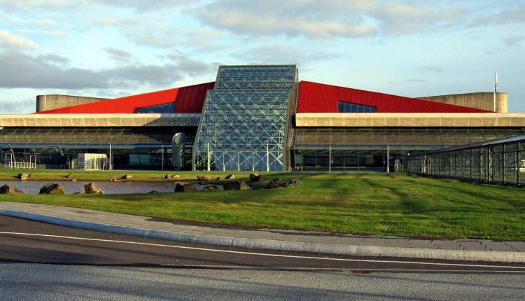 keflavik-airport-terminal